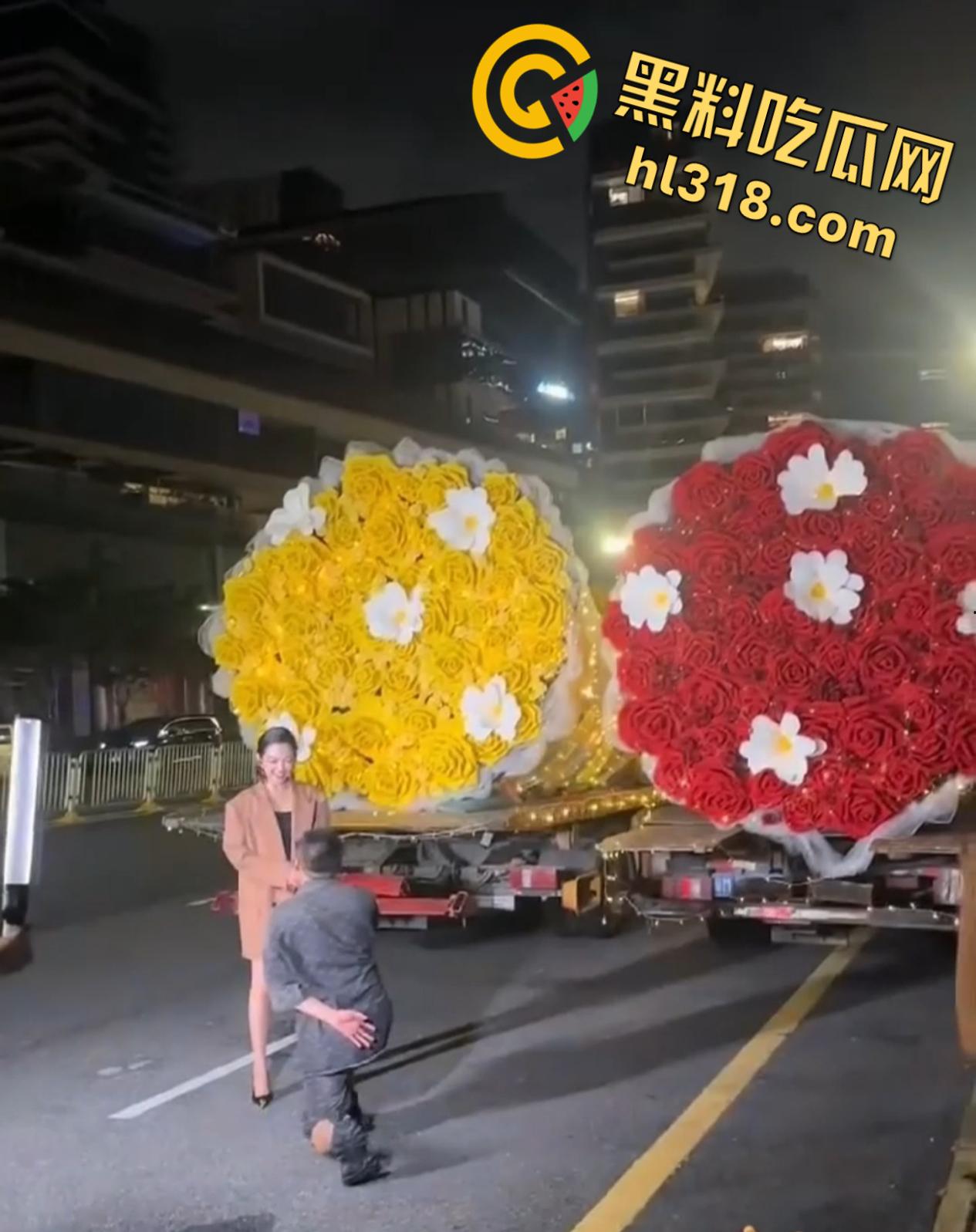 深圳南山区苑南路,老牛吃嫩草求婚现场,送俩束超大鲜花,多大的屋子才能搁下这两个大玩意儿 !-4
