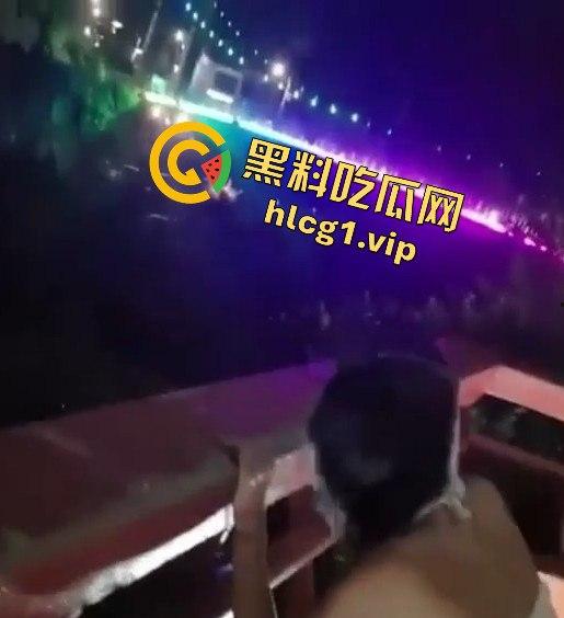 大胆秀恩爱！台湾碧潭桥上情侣野外激战，渔船为证！-10