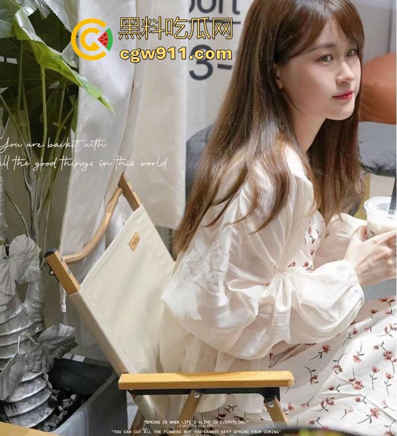 广州极品骚货【刘雅晴】与金主网调性爱视频流出,手指对镜狂抠粉嫩蜜穴,线下激情操逼翘臀狂摇!-1