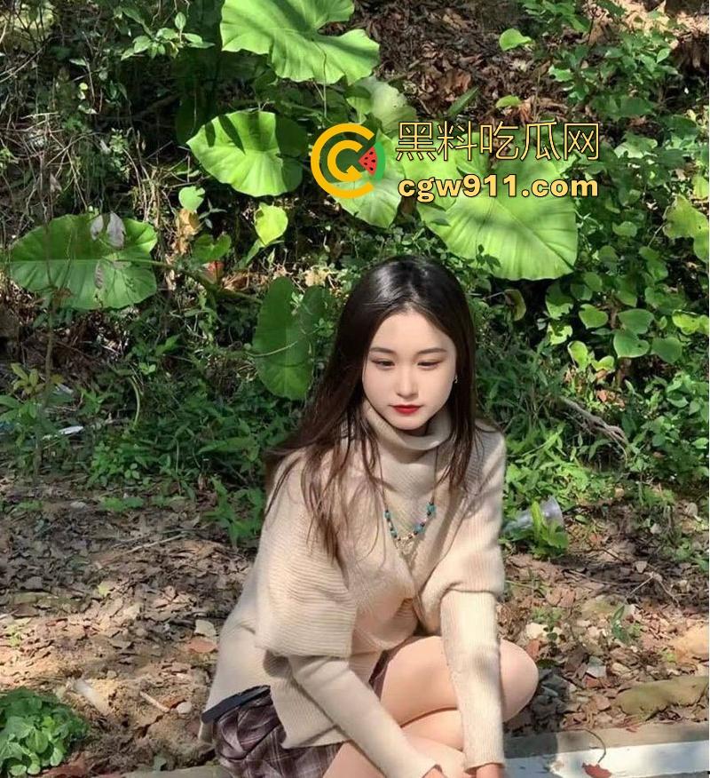 广州极品骚货【刘雅晴】与金主网调性爱视频流出,手指对镜狂抠粉嫩蜜穴,线下激情操逼翘臀狂摇!-2