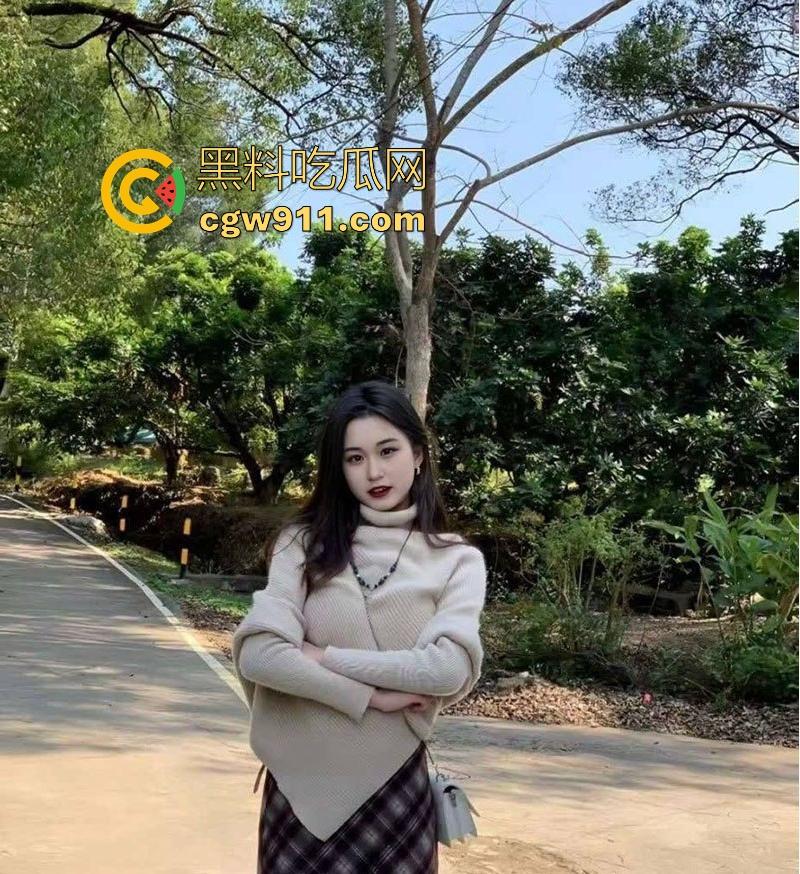 广州极品骚货【刘雅晴】与金主网调性爱视频流出,手指对镜狂抠粉嫩蜜穴,线下激情操逼翘臀狂摇!-3