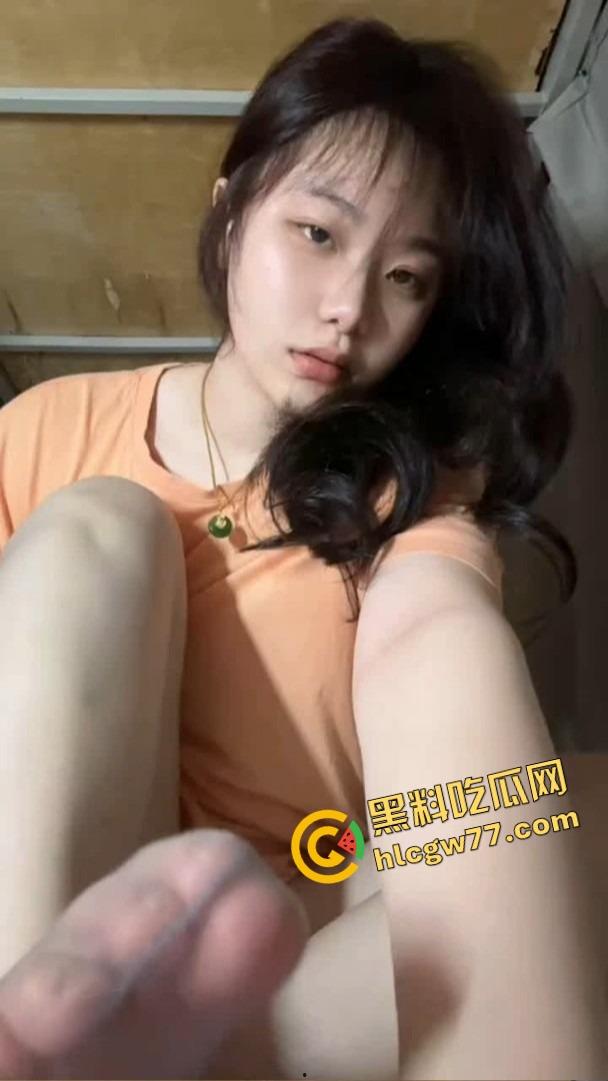 福建师范大学【孙丹媛】宿舍肉丝撅屁股勾引主人,不露逼就开始卖骚,演半套是几个意思?-1