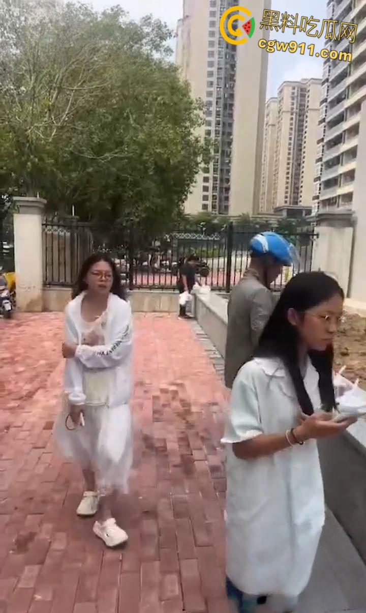 你的外卖正在被攻击，广西北海艺术设计学院惊现外卖杀手！监控拍下肥胖女贼连续偷餐，还专挑贵的真可耻！-5