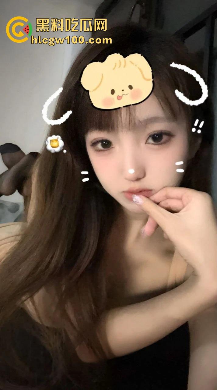 长沙女大学生【刘子玥】在线裸聊骚操作拉满,隔着屏幕伸舌头要特仑苏,奶香味从镜头溢出来特仑苏麻烦结下款!-3