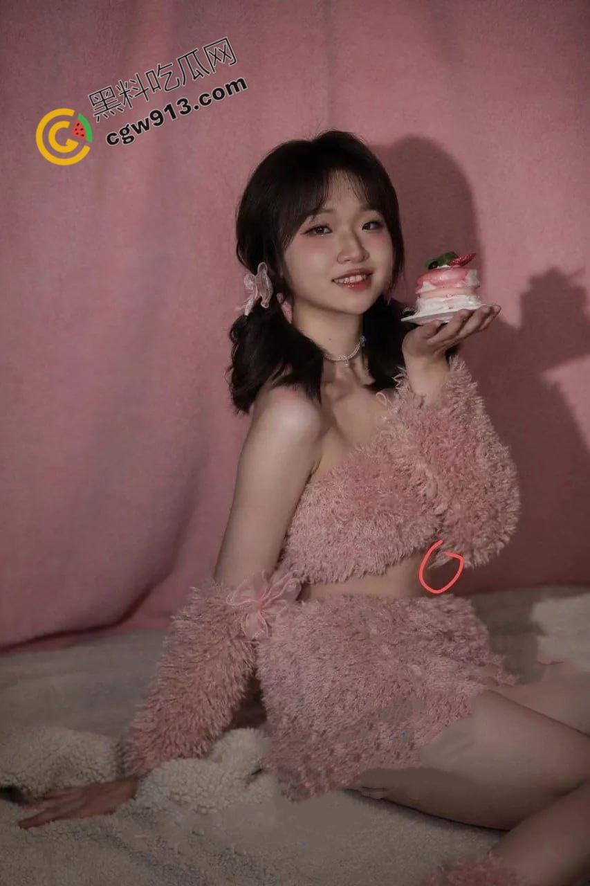 上海财经大学嫩妹黄玉凤: 金主爸爸的掌上明珠or富二代的新欢女主角,她究竟有何魅力?-1