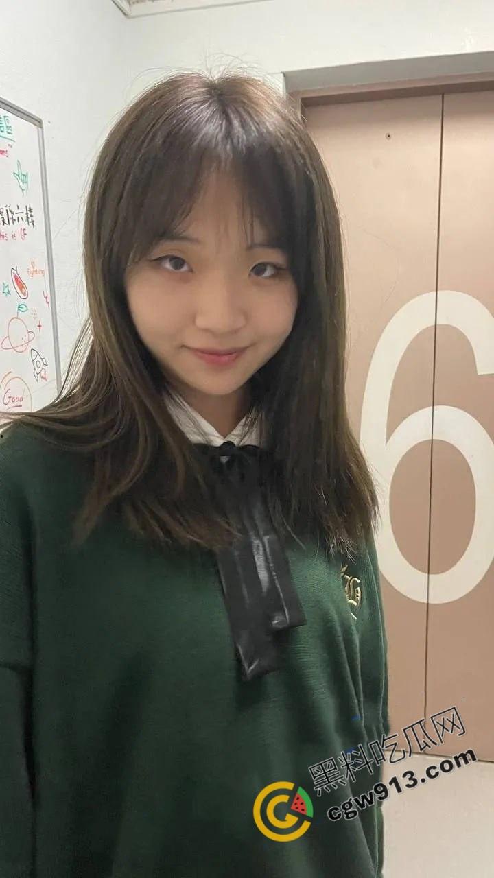 上海财经大学嫩妹黄玉凤: 金主爸爸的掌上明珠or富二代的新欢女主角,她究竟有何魅力?-4