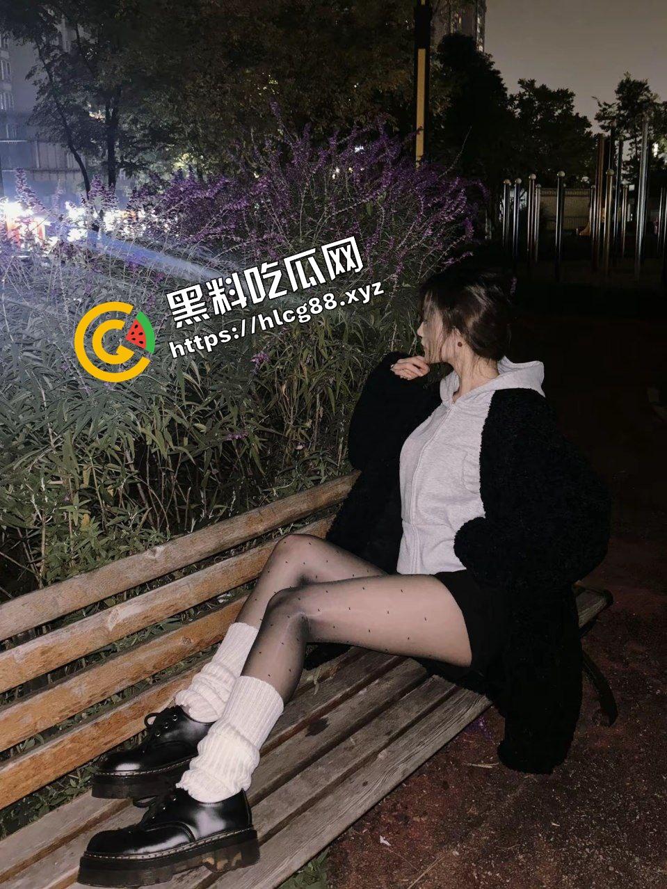 抖音美艳黑丝御姐骚鸡【uua】给点好处就能约炮而出,诱惑足交暴力后入白臀狂射白浆不止!-3