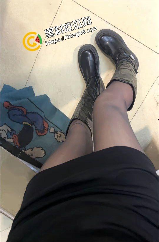 抖音美艳黑丝御姐骚鸡【uua】给点好处就能约炮而出,诱惑足交暴力后入白臀狂射白浆不止!-5