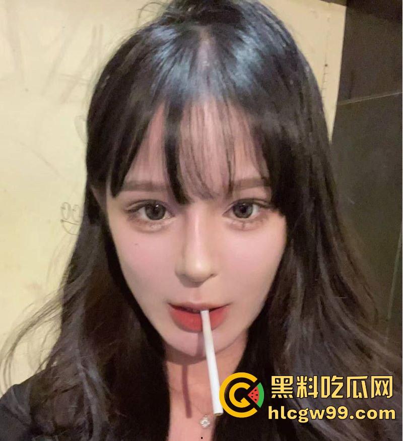 广州高颜值巨乳外围女【魏兮昕】被金主包养视频流出,口交侍奉无套爆操,骚劲爆棚!-1