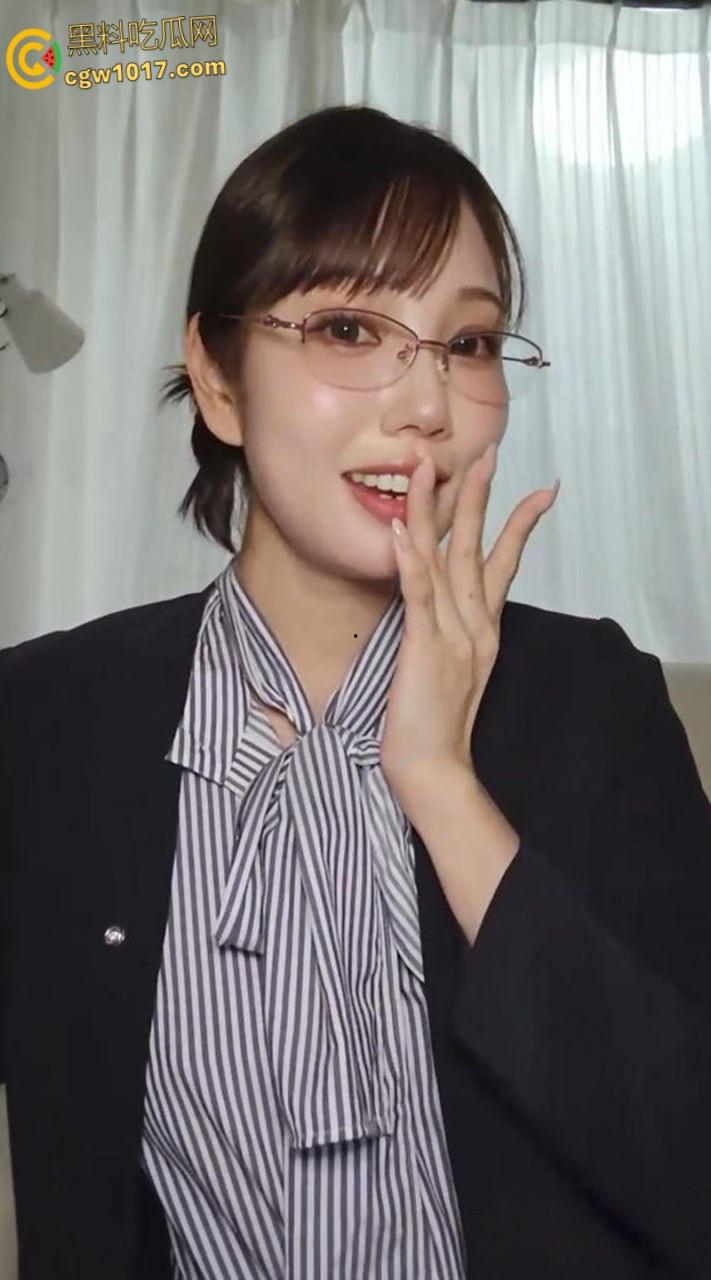 日本极品御姐女优【香月怜】绝美颜值白嫩豪乳，大长腿白嫩诱惑，白虎蜜穴紧致，道具狂桶白虎蜜穴淫水流淌！-1