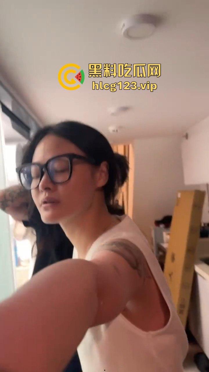 汕头知名男歌手【七万】出轨实锤！原配抓小三怒薅头发，七万护小三被骂软饭男！-7