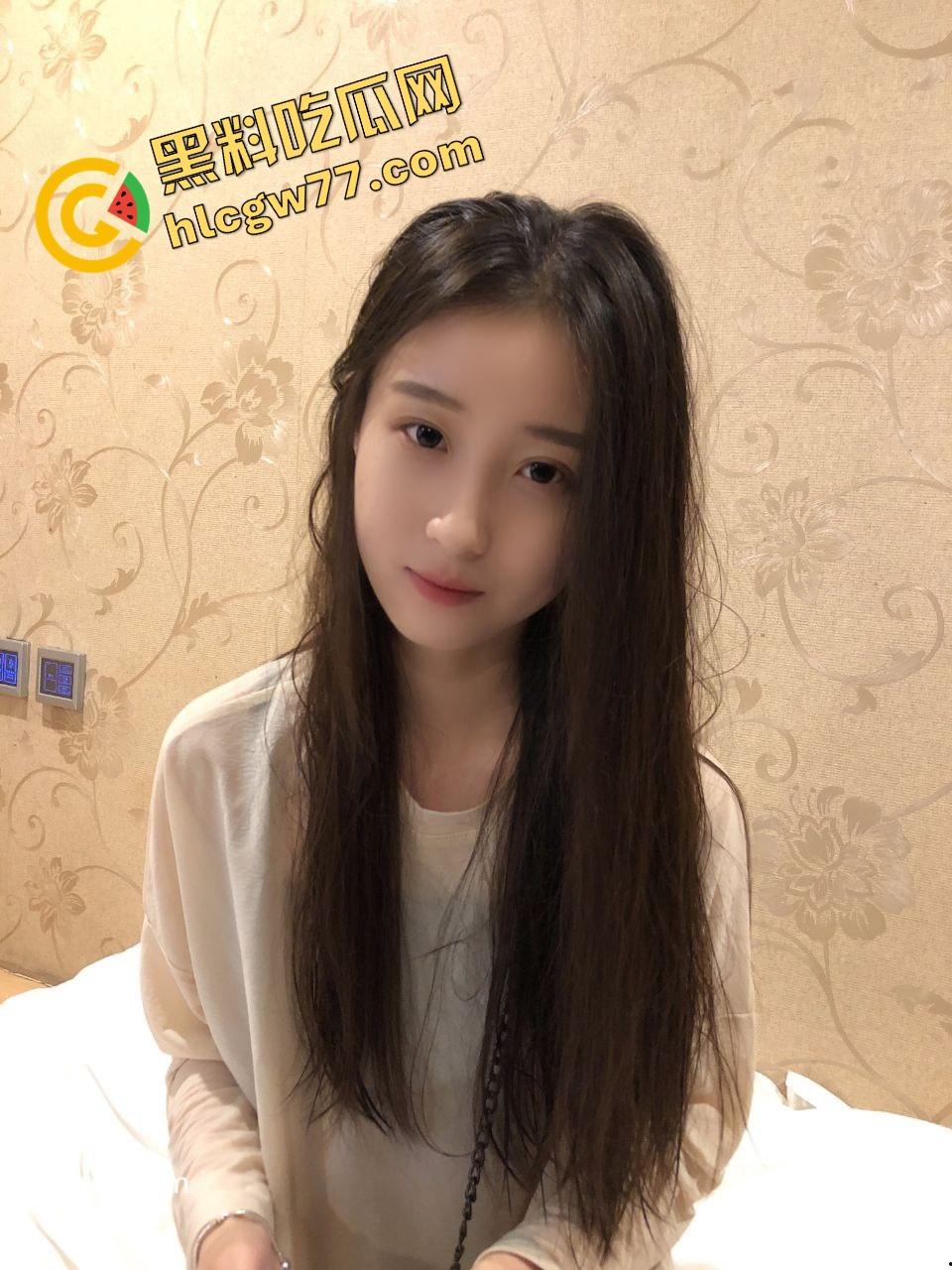 杭城艺术学院高颜值女大学生【蒲悦蓝】从白裙学妹到富二代的性奴肉狗,被PUA调教成掰逼求操的反差骚货!-1