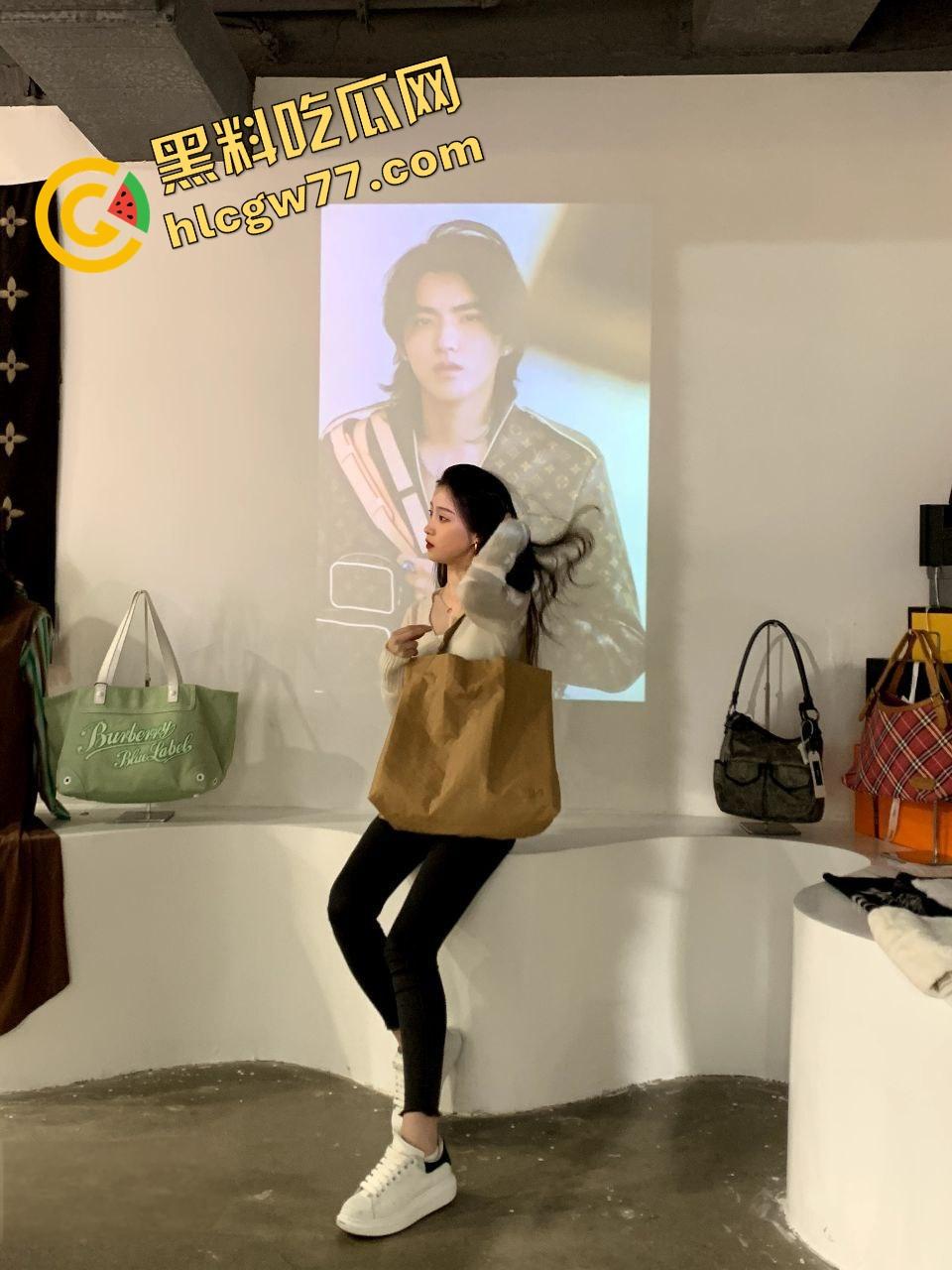 杭城艺术学院高颜值女大学生【蒲悦蓝】从白裙学妹到富二代的性奴肉狗,被PUA调教成掰逼求操的反差骚货!-2