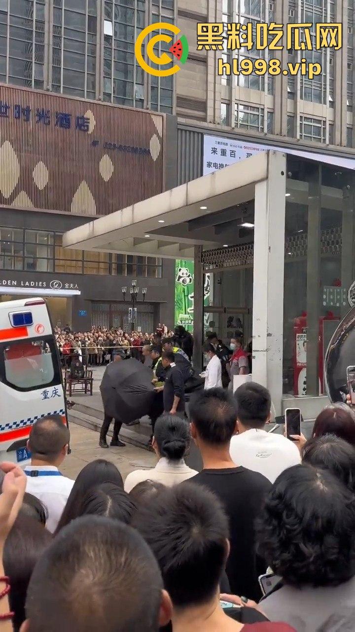 一瓶水引发的血案!重庆男子街头持刀砍人,众人围观腿软,警方还原真相让人唏嘘!-16