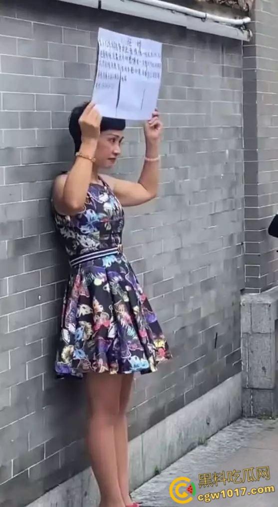 广东52岁富婆街头在线征婚大屌男,自称可给700万彩礼,骚逼常年未滋润渴望性爱,有意联系!-1