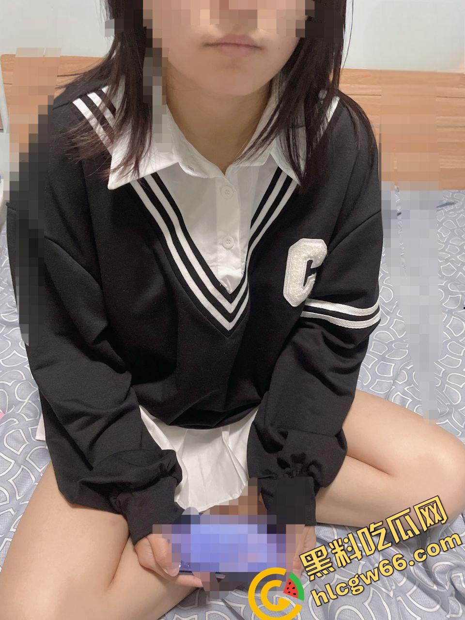 海角28岁教师姐姐淫路曝光!弟弟苦追终操大屁股姐,半推半就插进去,三年性瘾喷发射满臀!-9