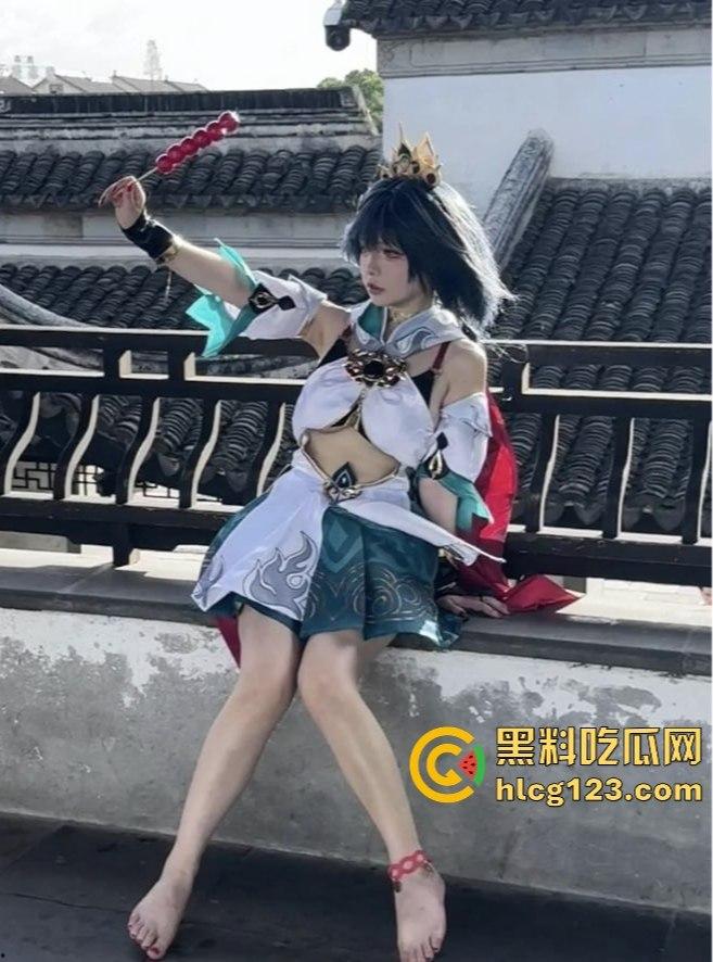 B站百万粉丝UP主『六二二同学』露脸自慰视频曝光！国内是cos国外福利姬，高潮喷白浆！-3