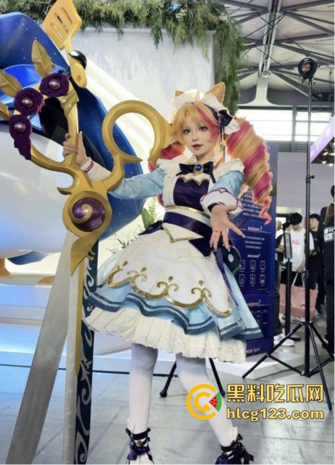 B站百万粉丝UP主『六二二同学』露脸自慰视频曝光！国内是cos国外福利姬，高潮喷白浆！-11