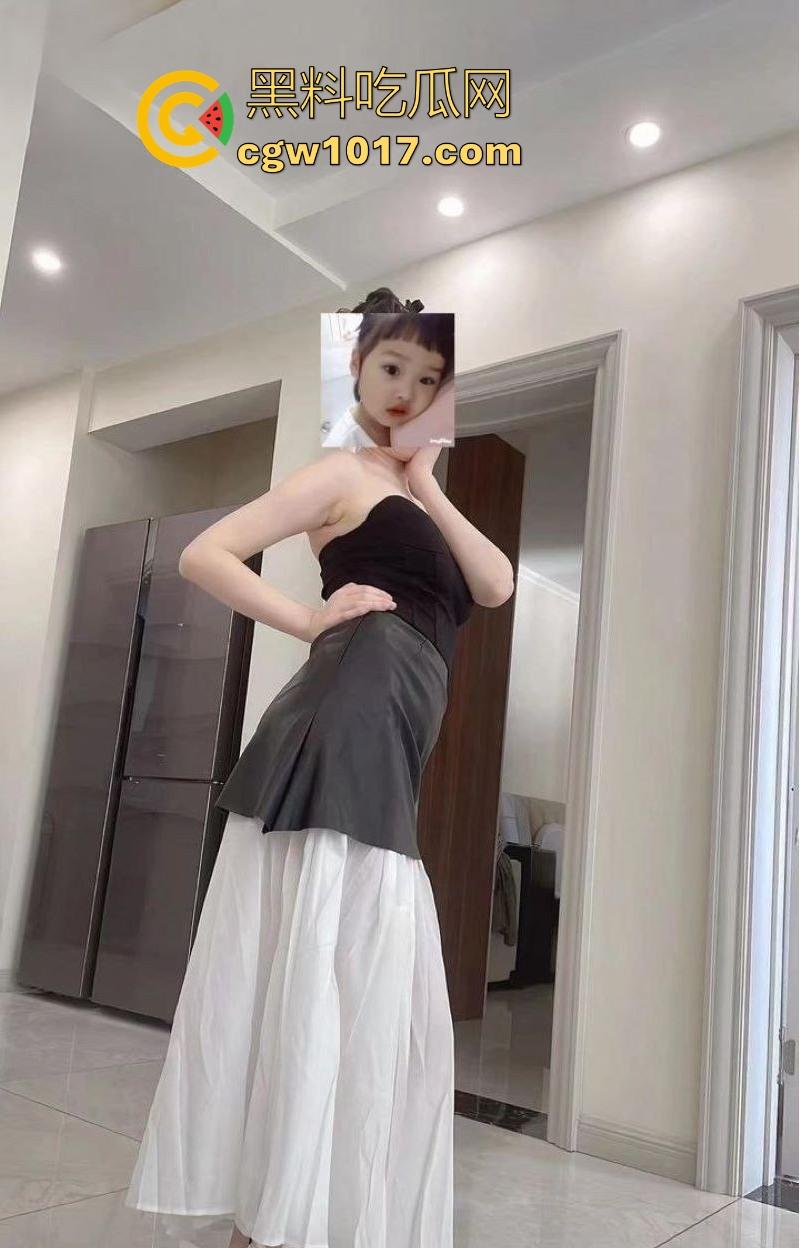 慰问空虚嫂子,跟其刺激做爱,边操逼边跟闺蜜通电话,捂嘴控制呻吟声,高潮了也不敢喊出来!-5