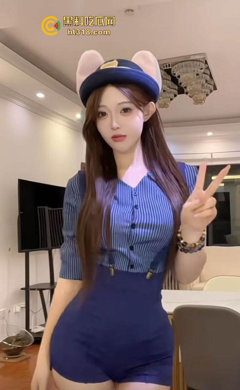 抖音50W粉丝高颜值女网红【柠檬然】付费定制视频曝光，C杯美乳搭配纤细腰肢，挑逗舞姿撩人至极！-7