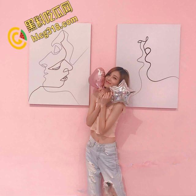 上海师范大学校花【陈伟】,口交时淫荡眼神真诱人,女上激情摇摇车 , 厌世脸母狗真欠操!-3