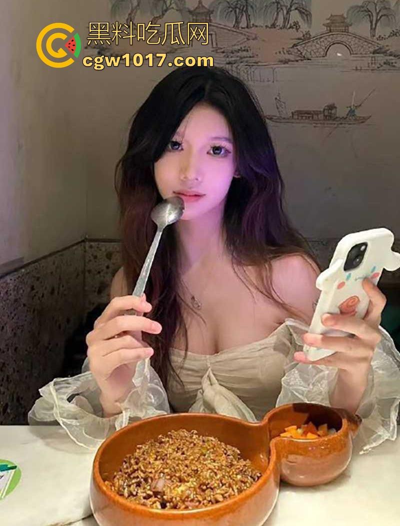 泡良大神【弥川】国家一级打桩运动员约操高颜女主播,翘臀尤物含住肉棒猛吸不放,穿蝴蝶开档淫裤,被无套狂猛打桩!-1