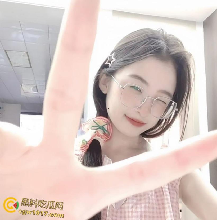 极品反差眼睛婊【王丽妍】,出轨被男友曝光3P做爱视频,黑丝美腿肛塞调教,女上骑乘无套后入猛操!-2