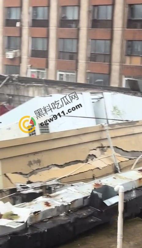 国庆悲剧!江苏东海名家厨房酒店屋顶崩裂,四人被埋碎石堆中血肉模糊,救援现场血腥惊魂!-2