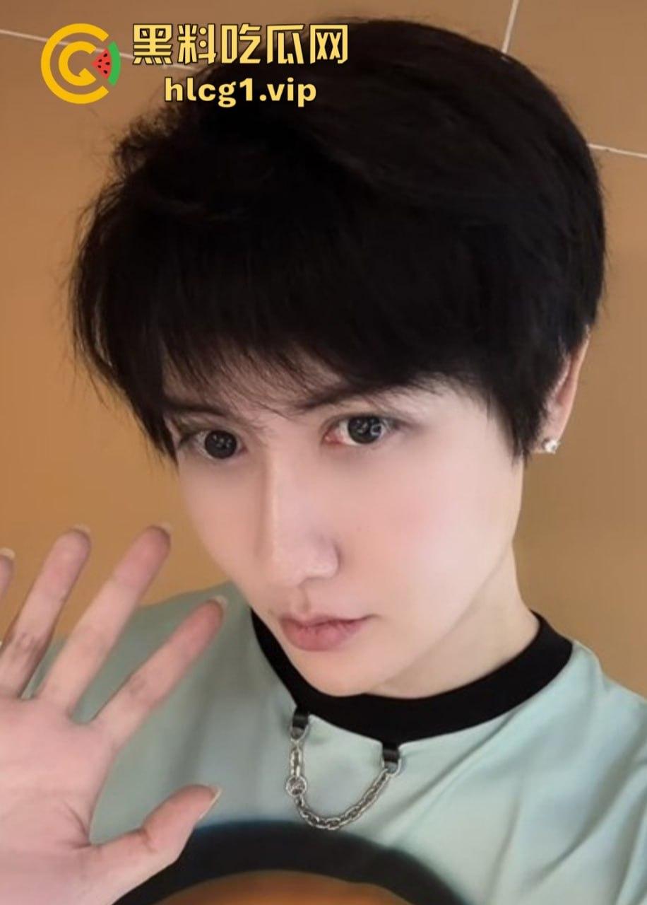 网红蛇精男刘梓晨热搜酒店激情视频曝光,与美女比拼叫床,塌房事件真相大白!-9