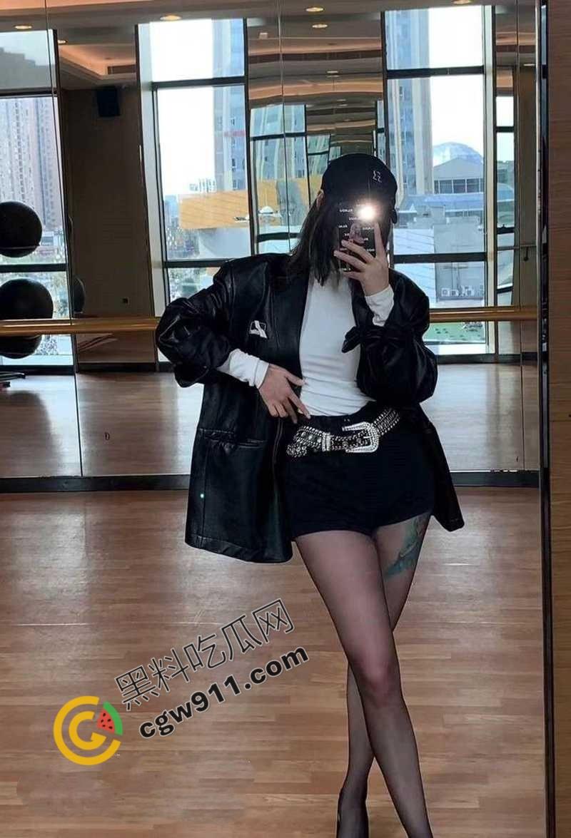 上海校园女神【李羡】被飞行员【孟飞】调教成淫荡小母狗,无毛嫩穴淫水横流,肉臀高翘欲死欲仙!-4