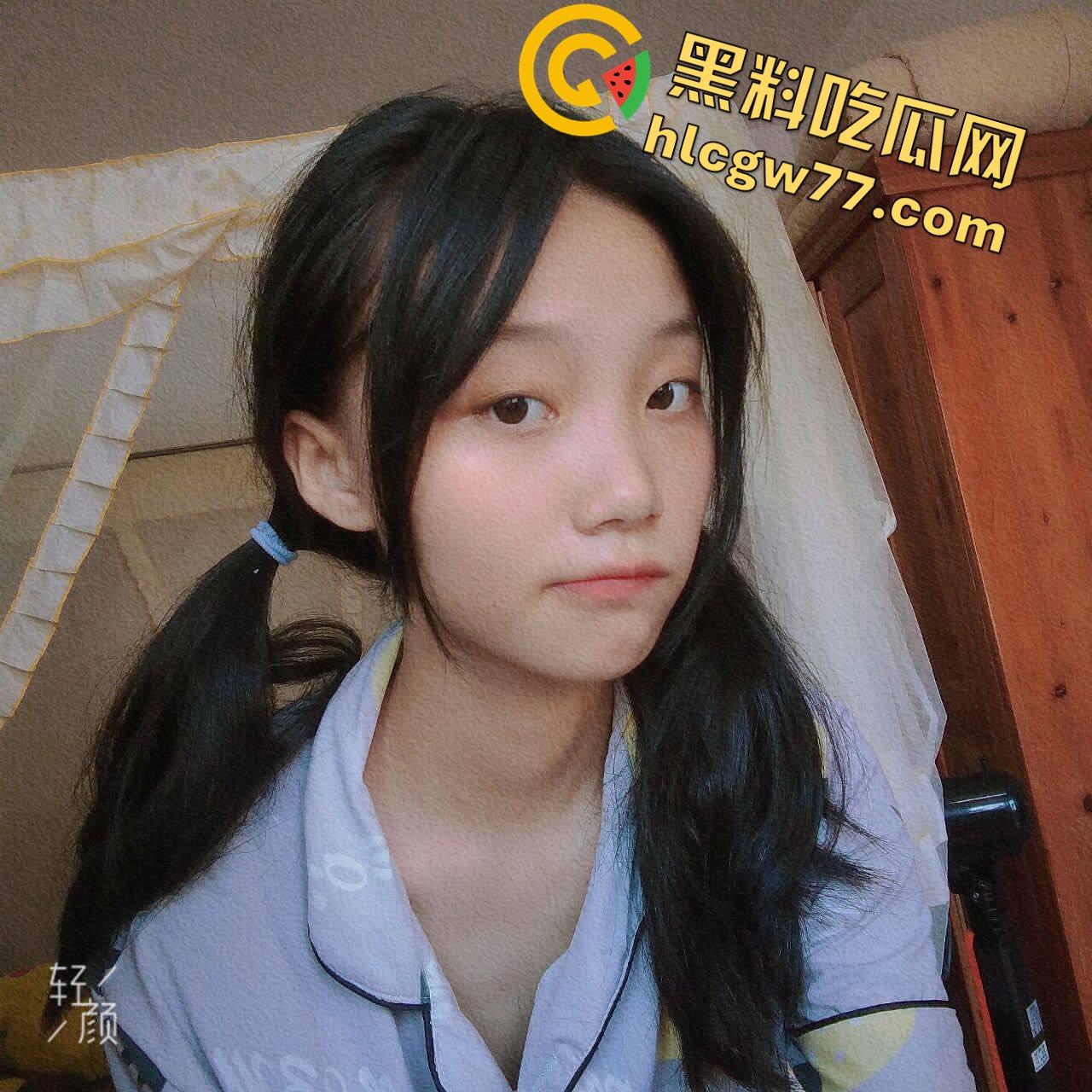 高三18岁【吴昕政】宿舍自拍破处!铅笔开荤戳逼,捏奶拍脚秀-3