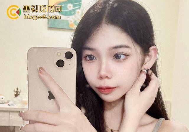 清纯反差母狗【程瑶遥】调教过程曝光！！把脚放在母狗的嘴巴里让其舔干净 满足她。-2