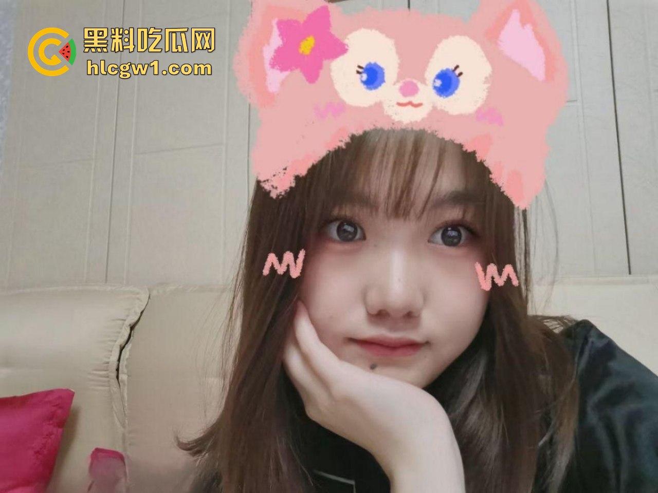 天津财经学院大三学姐【杨敏允】自拍流出！00后小妹子骚得很，和男友玩得真开！-2