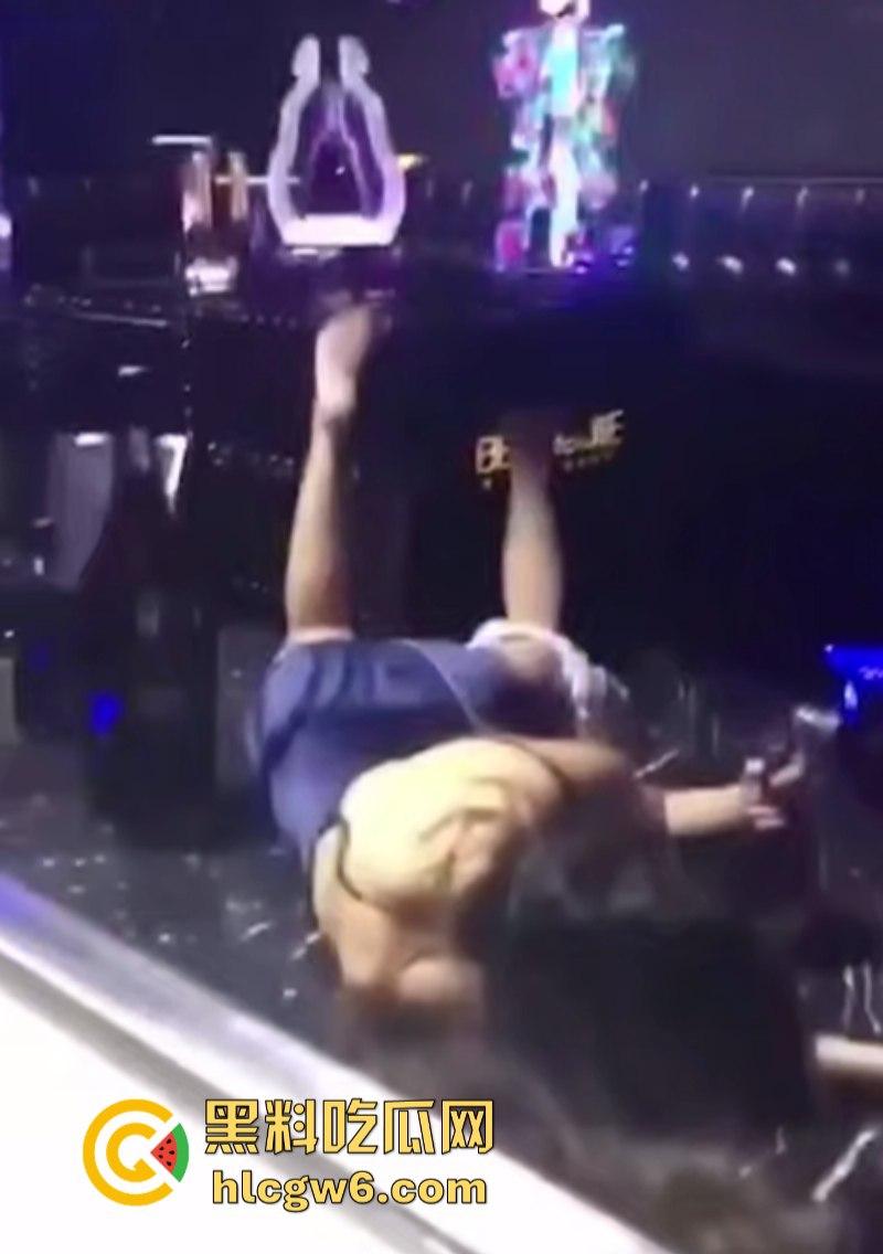 广东惠州放荡人妻夜店偷嗨 玩4p被醉酒口射 精液堵喉窒息而亡 现场实拍视频曝光！-6