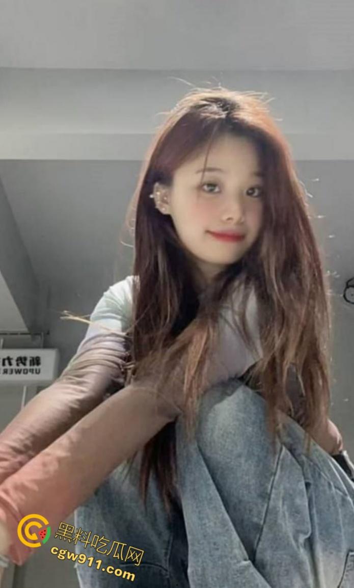 河北师范大学眼镜妹【赵怡】，69互舔口交调情，从清纯少女变淫荡尤物，被男友无套猛操骚穴白浆流淌！-5