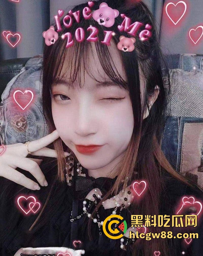 宁夏师范大学00后【乔丹】校花变反差母狗，下课偷偷口交男友，上网空隙3P乱交被曝光骚逼真面目！-3