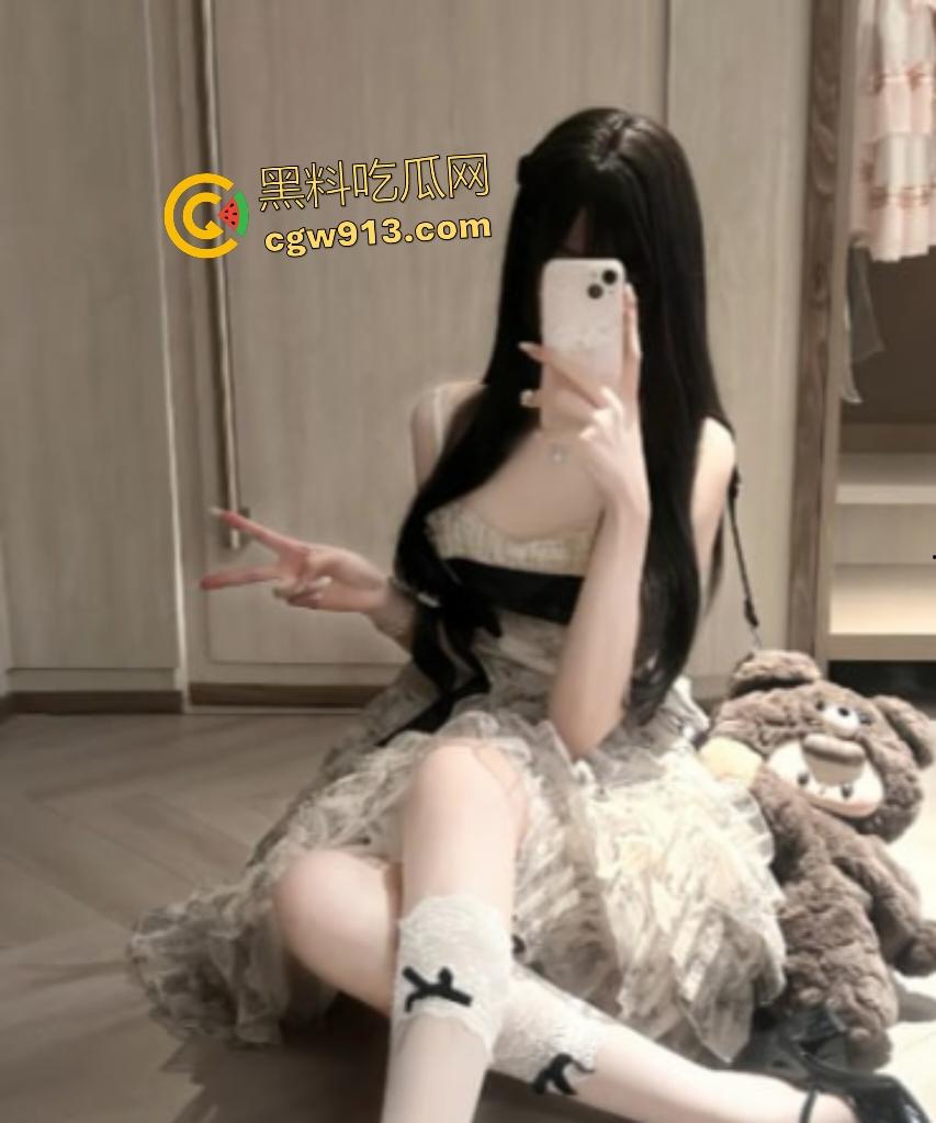 JK装嫩高中学妹【秦艺云】，男友泄露激战片，骚犬口活骑乘全部通，巨乳紧逼被内射，浓精灌满花心！-1