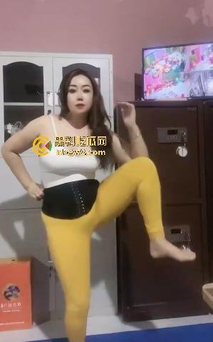 快手反差母狗【金惠芸】私拍泄露!大奶熟女用道具自慰放浪不羁,私密福利曝光让人直呼劲爆!-10