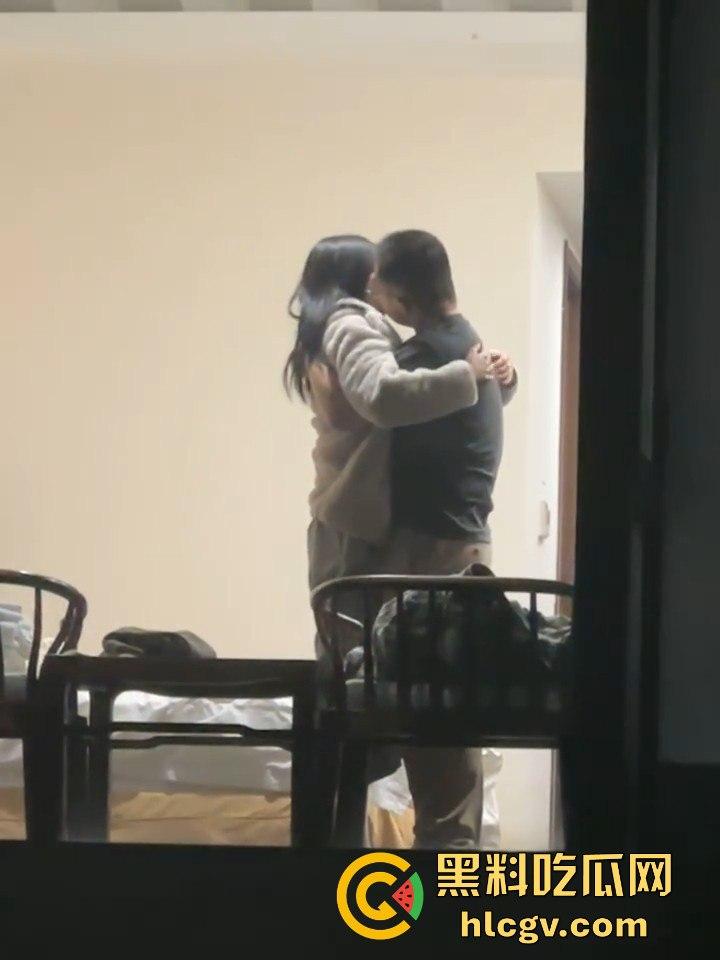 天津现代传媒职业学校马老师带学生写生写进酒店? 还故意不关窗帘,向学生炫耀?不料其他学生拍下发学校网!-12