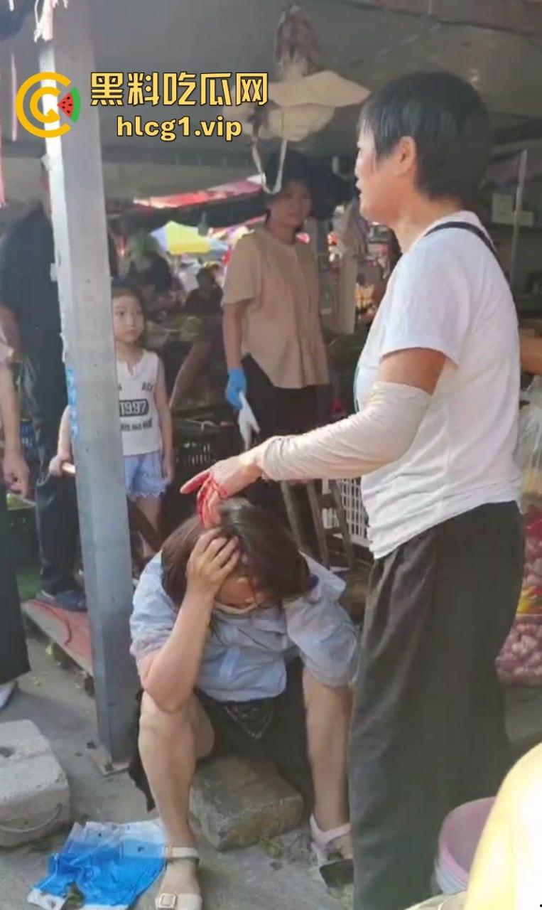 女子为在商贩摊上多吃几颗阳光玫瑰 竟拿剪刀捅人！-4