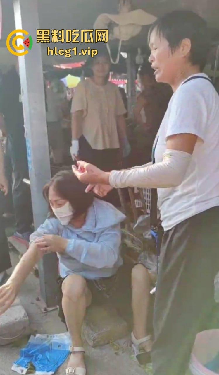 女子为在商贩摊上多吃几颗阳光玫瑰 竟拿剪刀捅人！-6