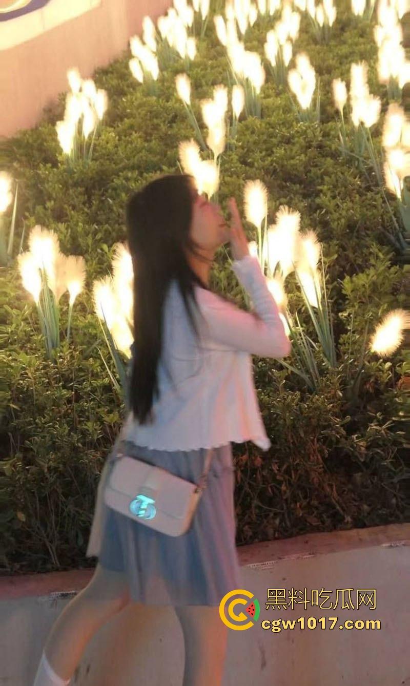 湖北师范大学萝莉学妹【温琬玲】反差跪床深喉口爆,狗链牵引翘臀后入爆操,与男友性爱视频曝光泄露!-4