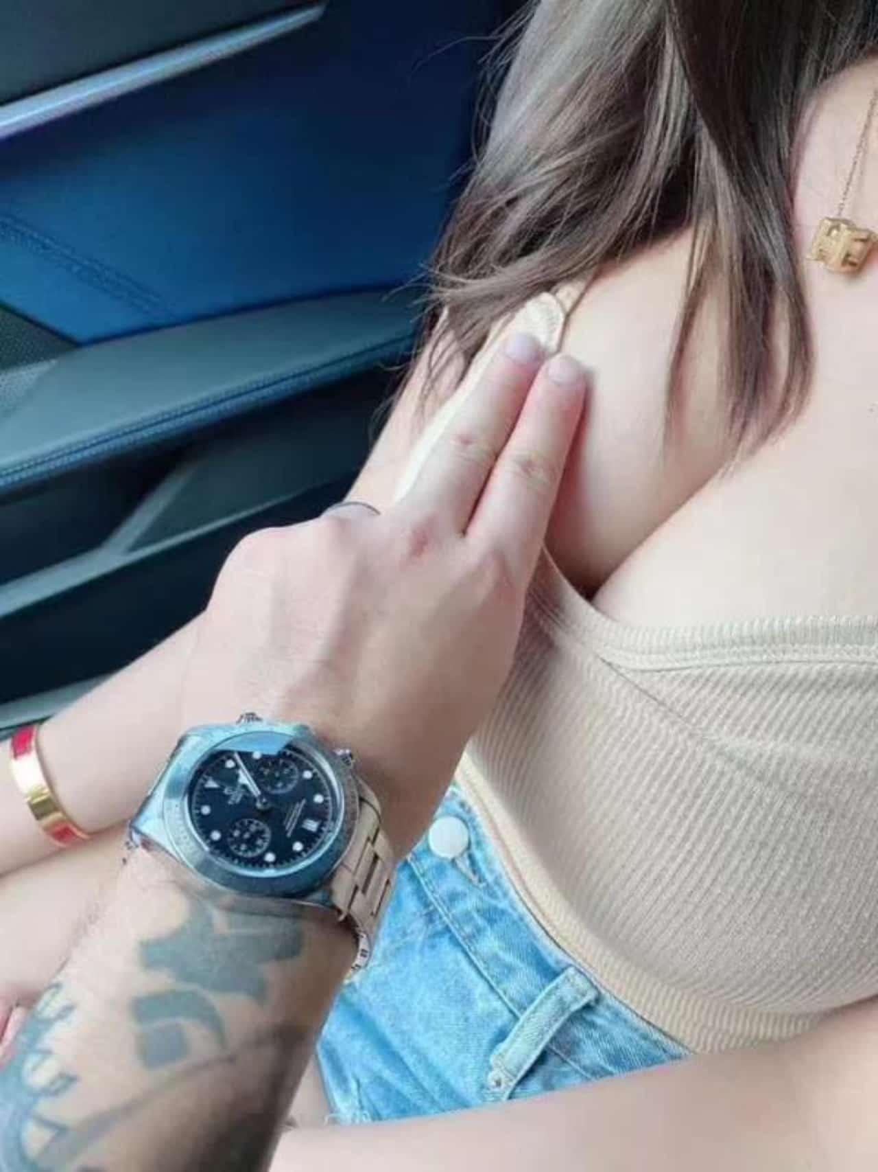 M娅--身材顶爆，巨乳超S曲线，男人梦寐欲求的女人。人间尤物，魔鬼身材！令男性血脉喷张的完美娇躯扭动起来，完全就是抵挡不住的惊人诱惑66p 67v合集-51