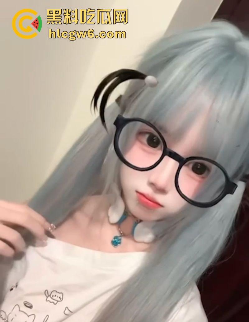 成都19岁反差小萝莉【陈欣怡】不雅视频全网疯传!可爱得像天使,粉嫩嫩的小脸蛋配上白花花的美乳嫩穴!-2