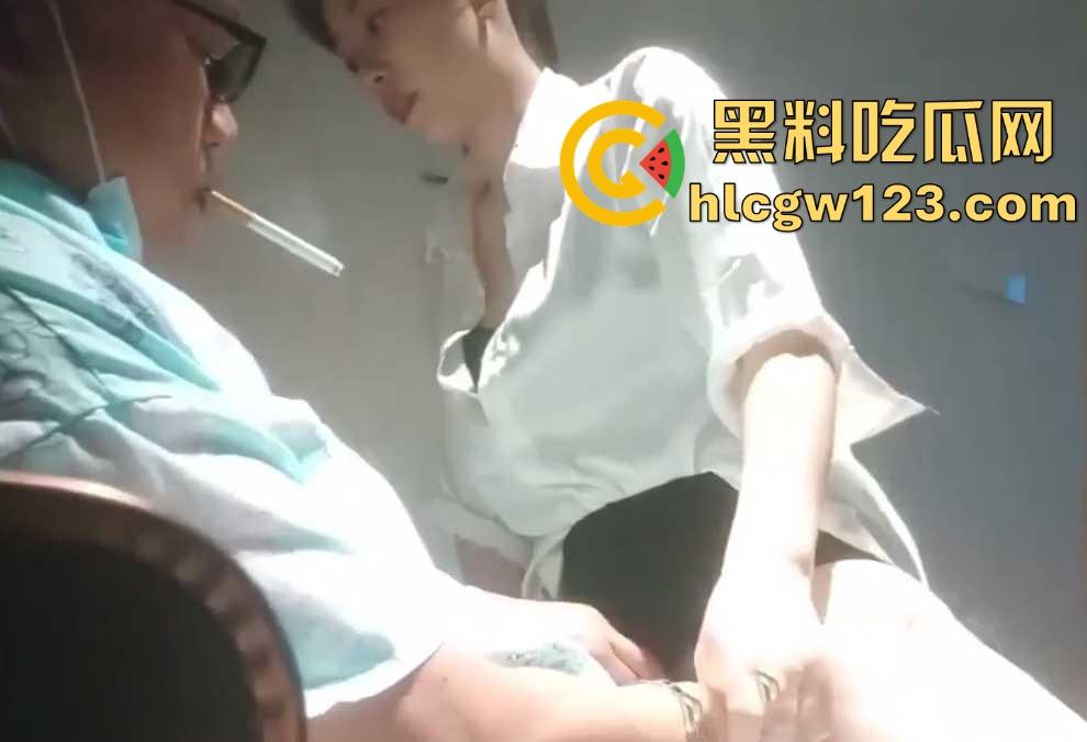 撩妹大神按摩店勾搭巨乳熟女技师 抱着大肥臀进入包房后就是一顿插 这老哥是真没吃饱！-4