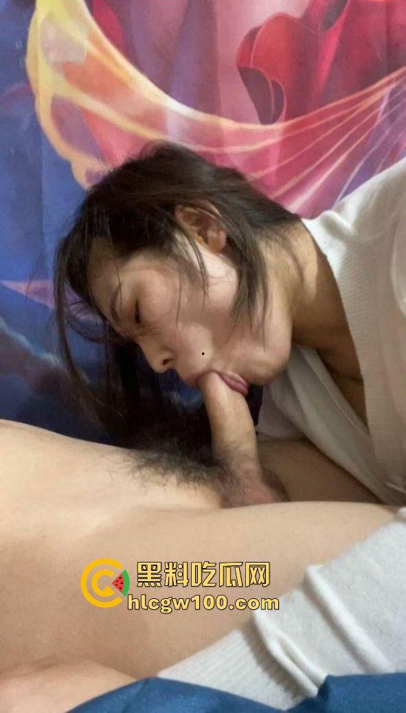 兰州大学反差母狗【李妍柔】调教视频曝光，调教成了吃鸡好手 鸡巴套子，内容劲爆！！-14