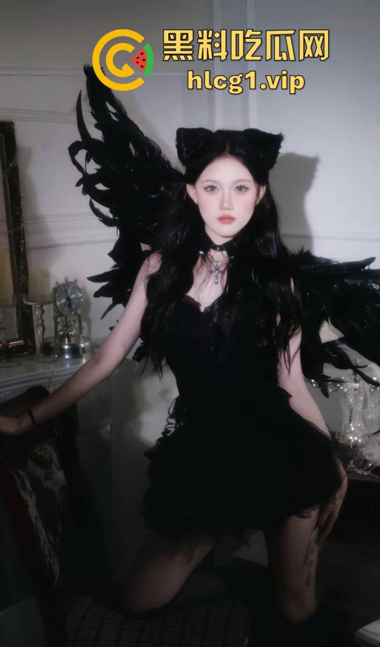 山东快手网红‘甜酱菜’直播露点录屏泄密！黑色情趣内衣下的性感诱惑曝光！-7