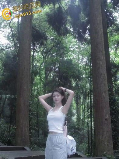 兰州博文科技学院【涵欣瑶】,娇小害羞脾气超好,任由摆布高难度倒立吃鸡,各种姿势抽插爆操,按头深喉射精 !-2