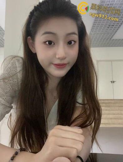 兰州博文科技学院【涵欣瑶】,娇小害羞脾气超好,任由摆布高难度倒立吃鸡,各种姿势抽插爆操,按头深喉射精 !-4