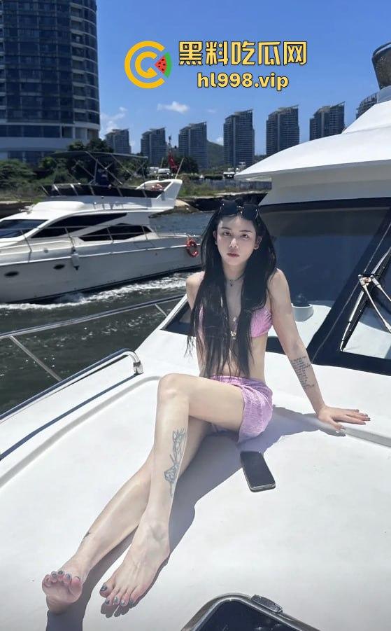 长沙海底捞TS女战神『尤物姜颜』黑料大爆发！推特3P视频被扒，纹身对上实锤，科技大奶原形毕露！-9